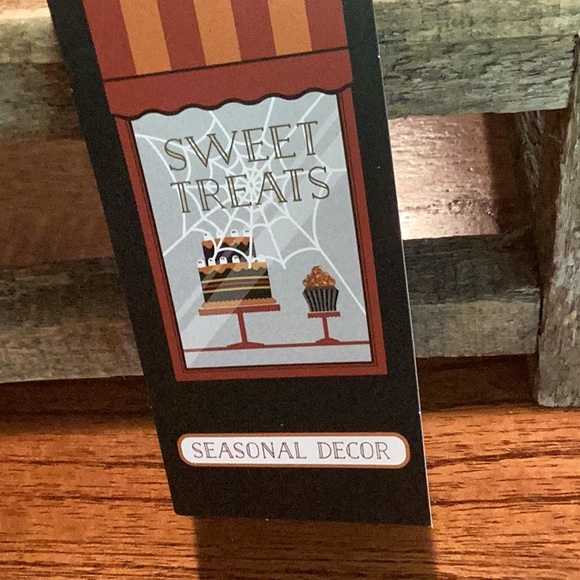 Halloween Spider Faux Mini Cake - Picture 6 of 6